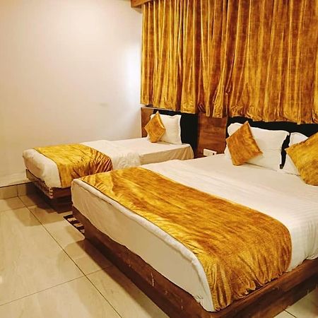 Hotel Mansarovar,Вадодара Экстерьер фото