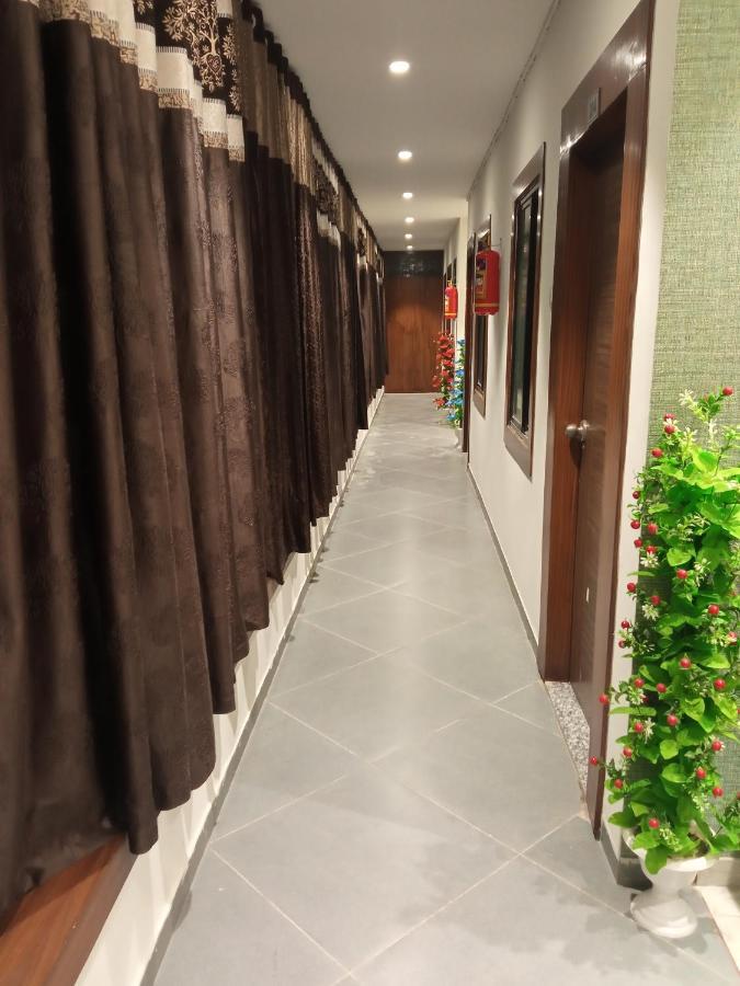 Hotel Mansarovar,Вадодара Экстерьер фото