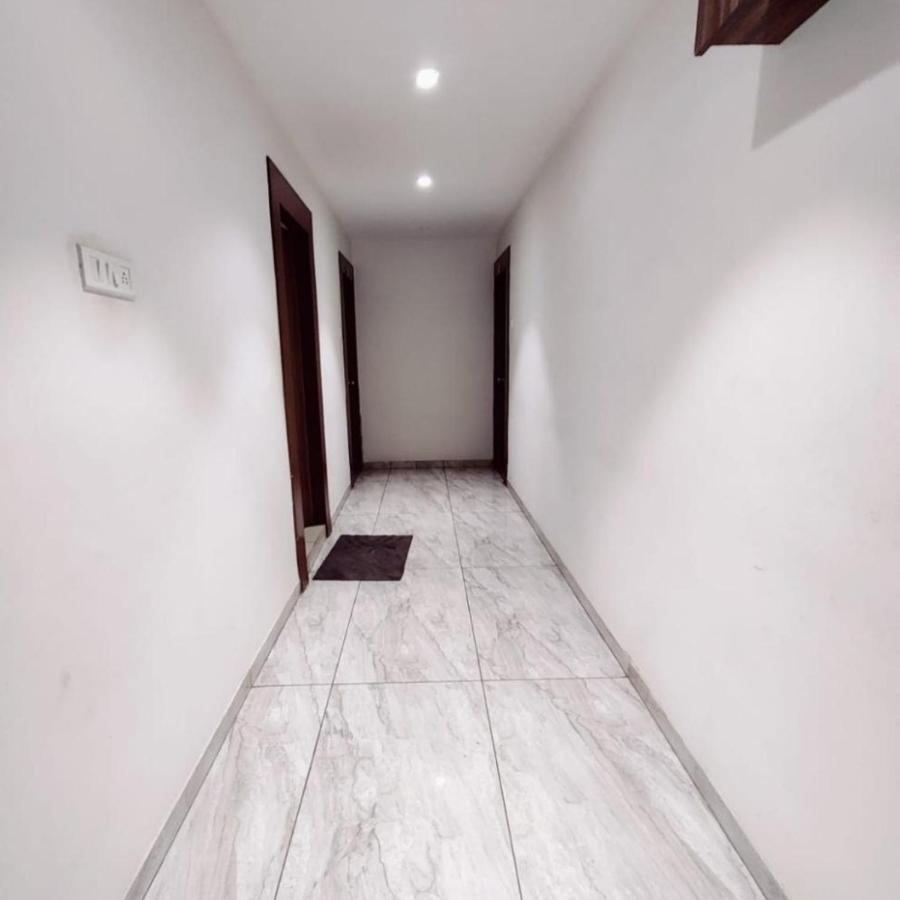 Hotel Mansarovar,Вадодара Экстерьер фото