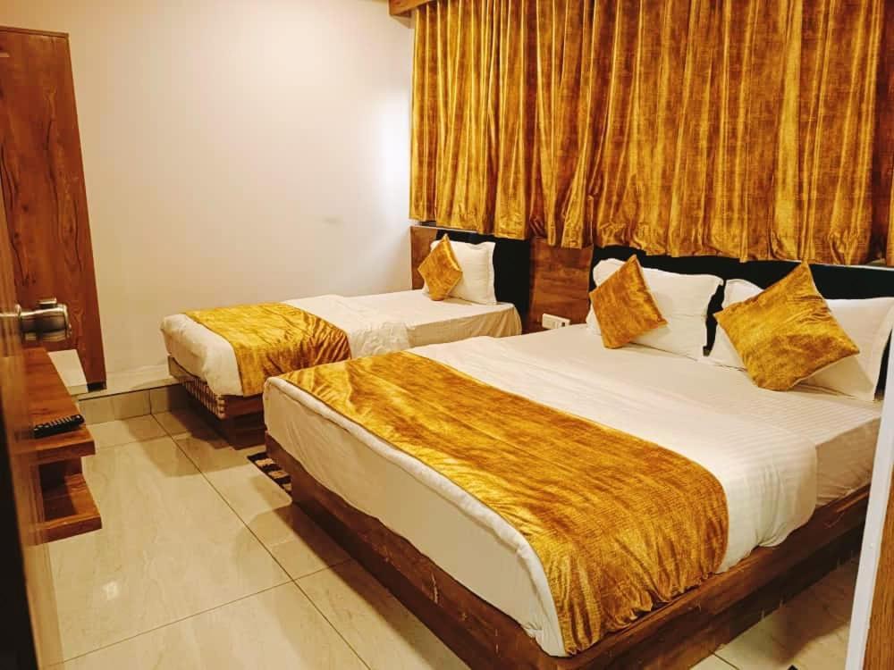 Hotel Mansarovar,Вадодара Экстерьер фото